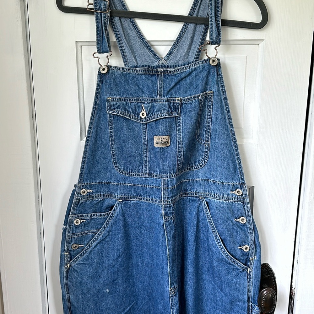 Vintage Old Navy overalls. Fits size large.